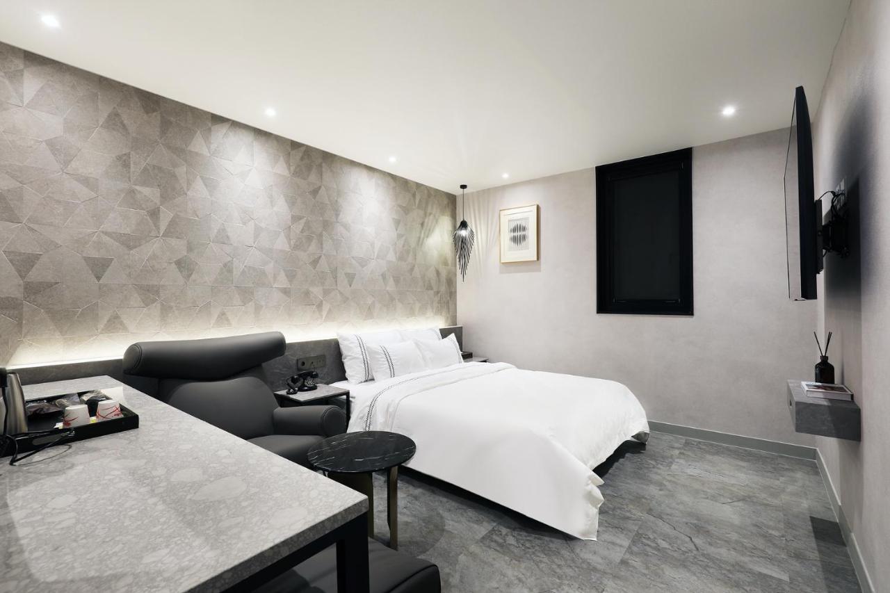 Mari Hotel Chungju Zewnętrze zdjęcie